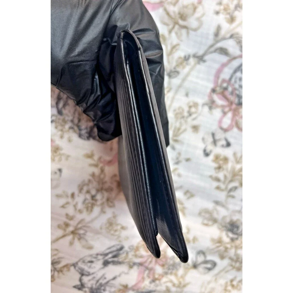 Louis Vuitton Men’s Black Bi-fold Wallet Recently Reconditioned